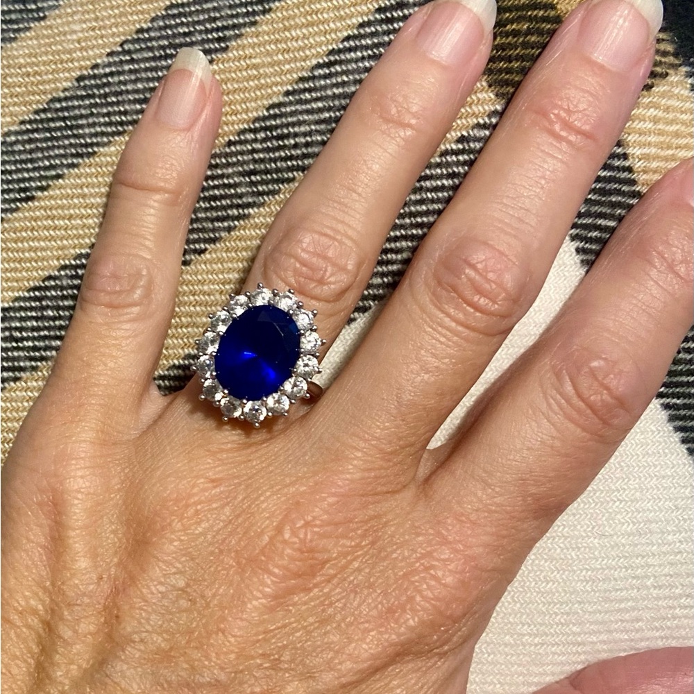Princess Kate inspired ring 💙 - Picture 2 of 6